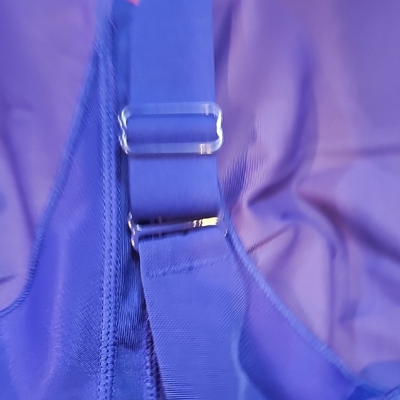 Under Armour Women's Purple Padded Sports Bra - 38DD - Picture 6 of 10